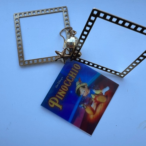Disney Pinocchio dangling film earring - Picture 3 of 3